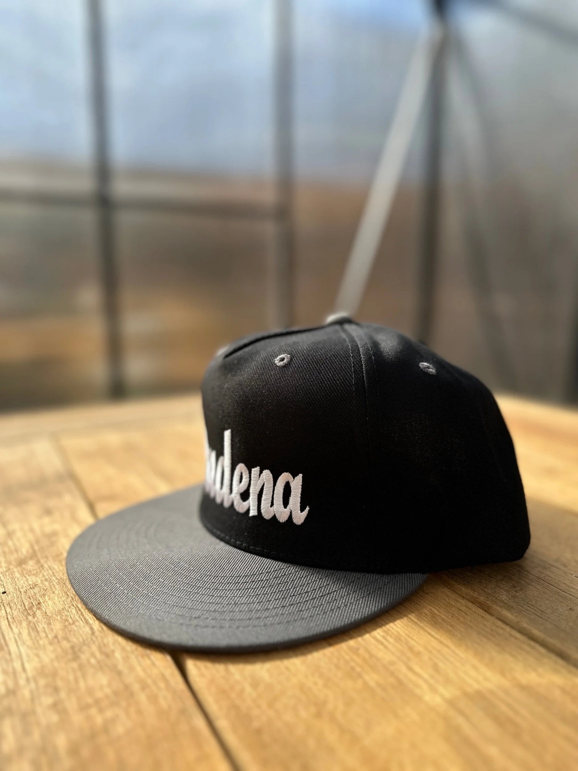 ALTADENA FLAT BRIM SNAP BACK BLACK & GREY