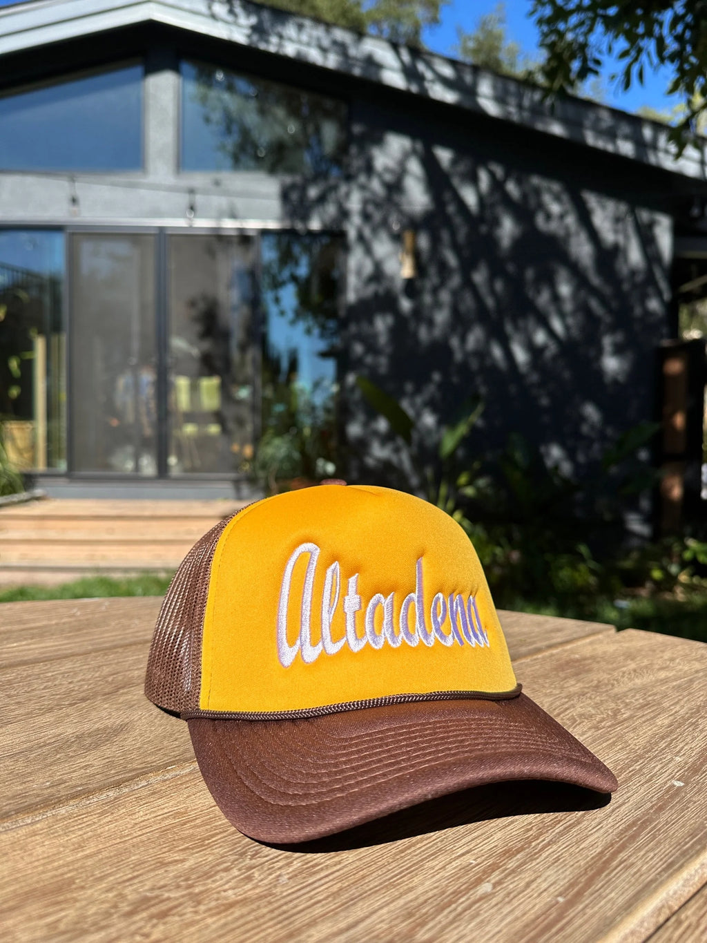 ALTADENA BROWN/YELLOW TRUCKER HAT